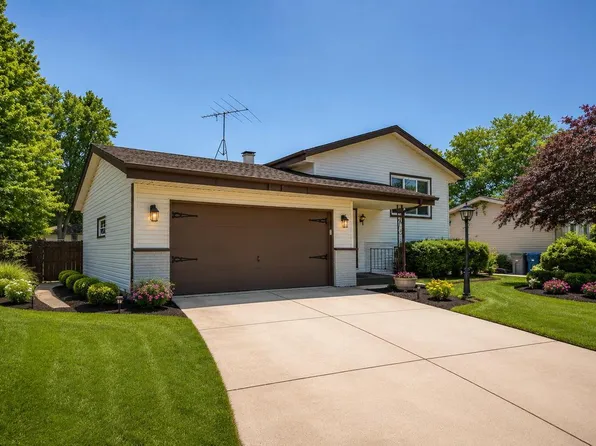 7821 w hustis STREET, Milwaukee, WI 53223