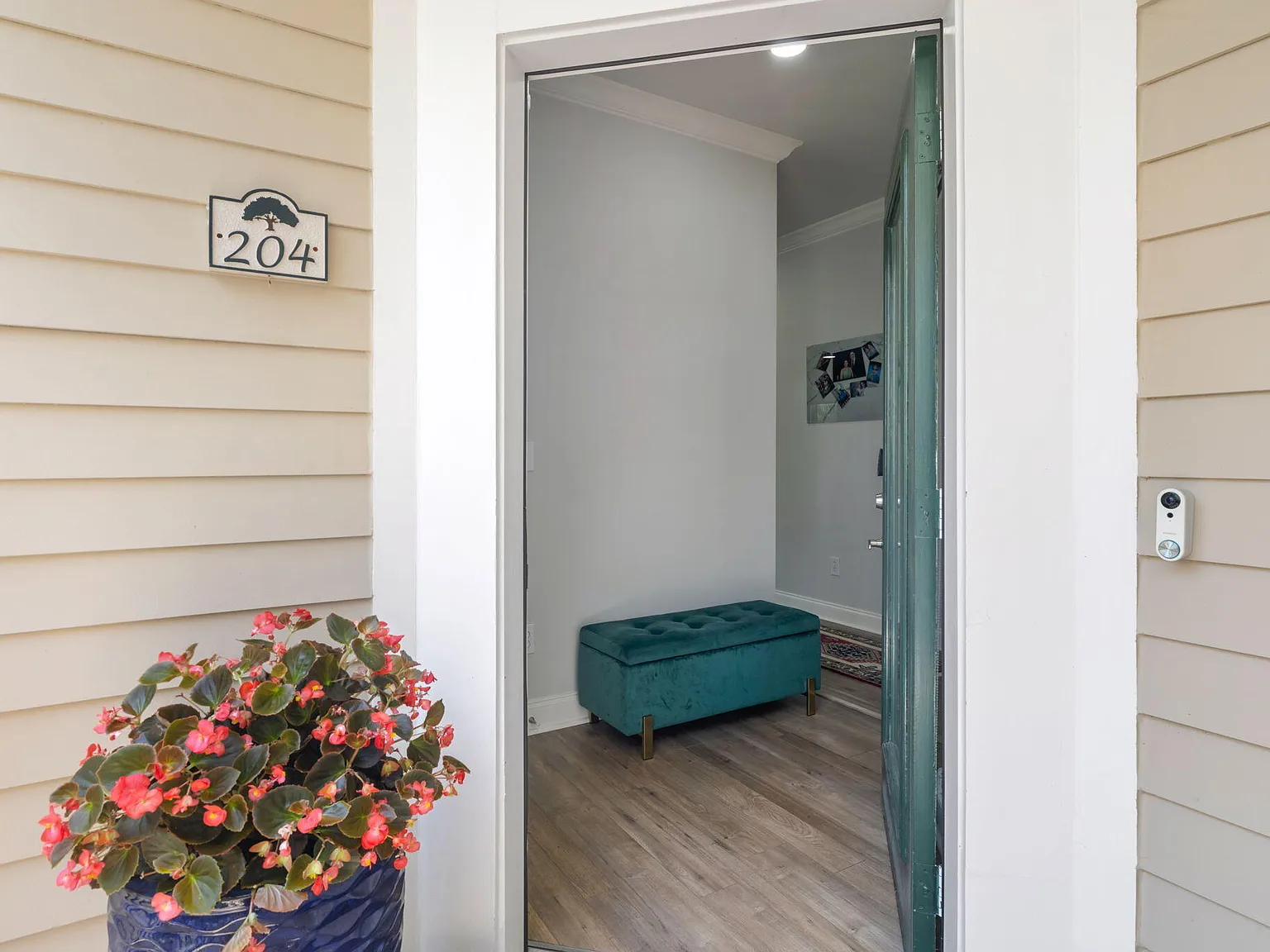 3 bed, 3.0 bath, 1598 sqft, $5,500 — Photo 3