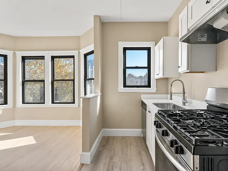 10 Green St #2J — Photo 12