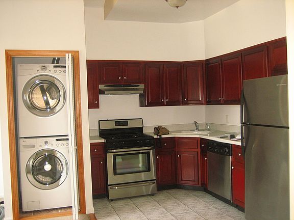 Kitchen with Washer/Dryer