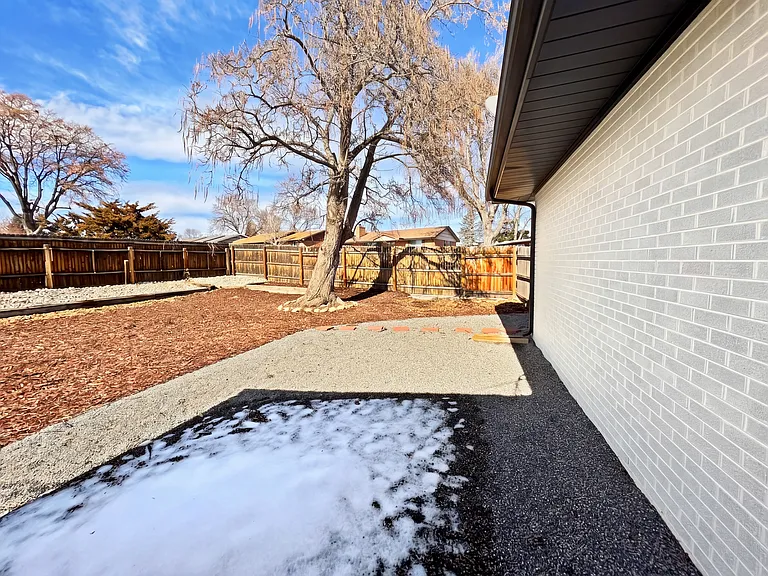 401 Leo Ln #B — Photo 21