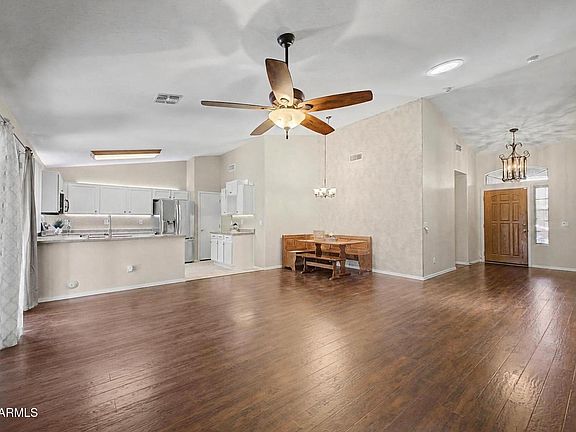 3rd image of 1044 S VEGAS --