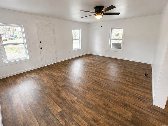 2nd image of 917 Heights Rd