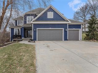 12261 S Sunray Dr, Olathe, KS 66061