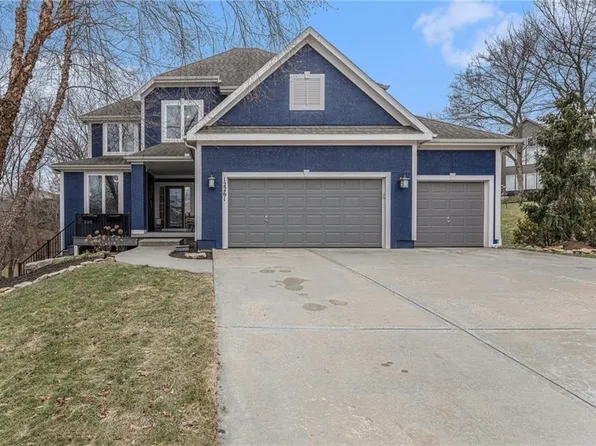 12261 S Sunray Dr, Olathe, KS 66061