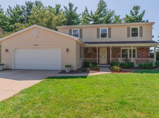 204 Bittersweet Cir, Bloomington, IL 61704