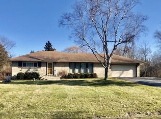 10216 N Greenview Dr, Mequon, WI 53092