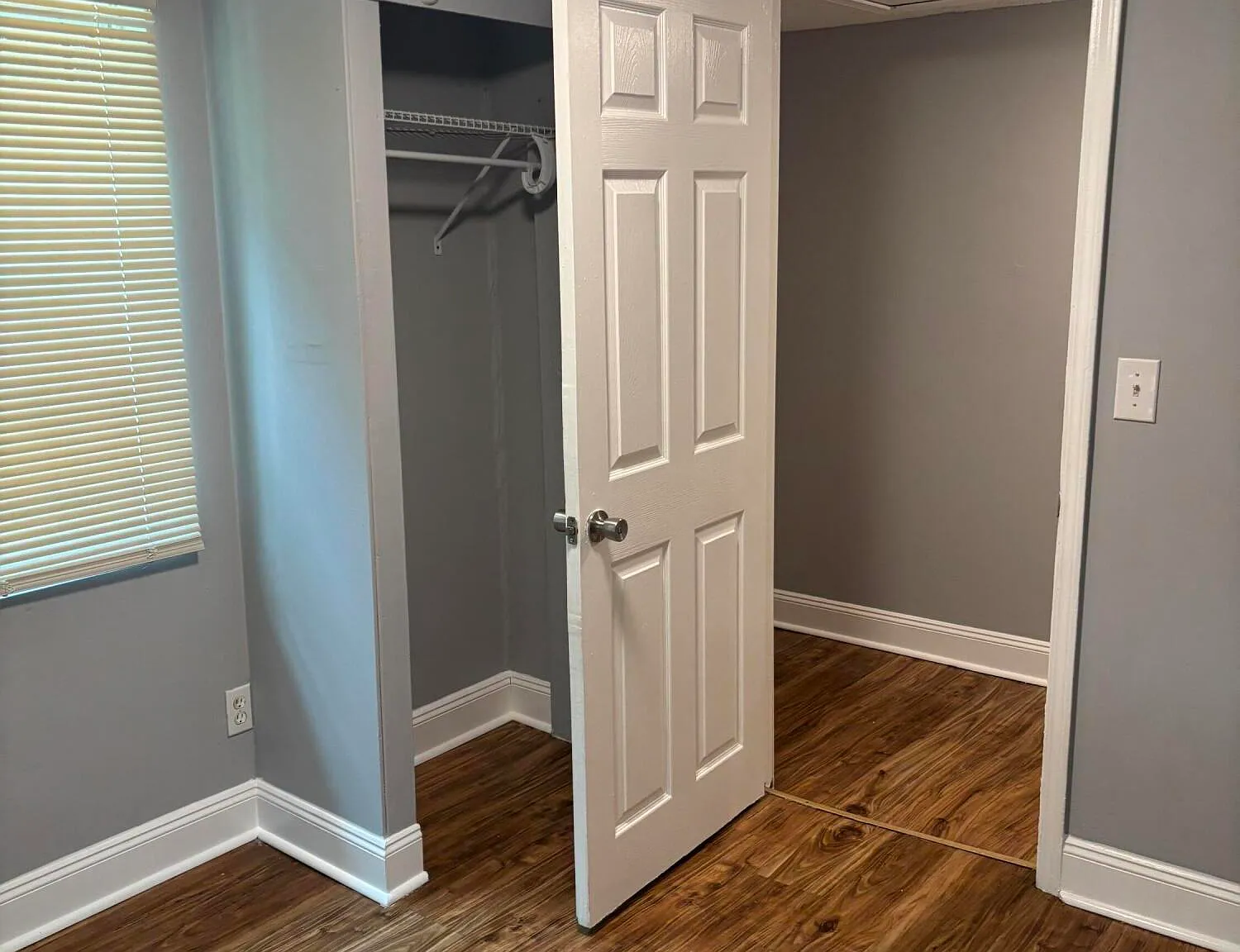3 bed, 1.0 bath, 880 sqft, $1,100 — Photo 2