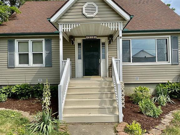 4th image of 310 E Railroad Ave
