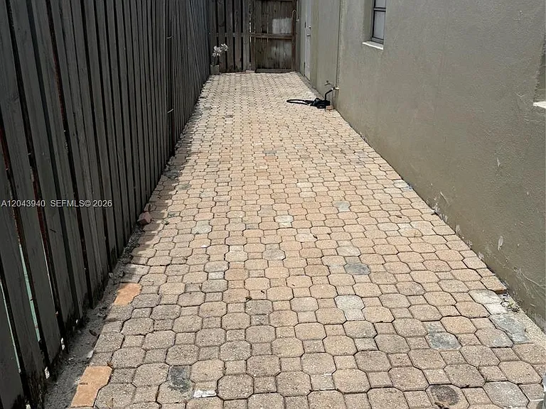 1947 Garfield St — Photo 5
