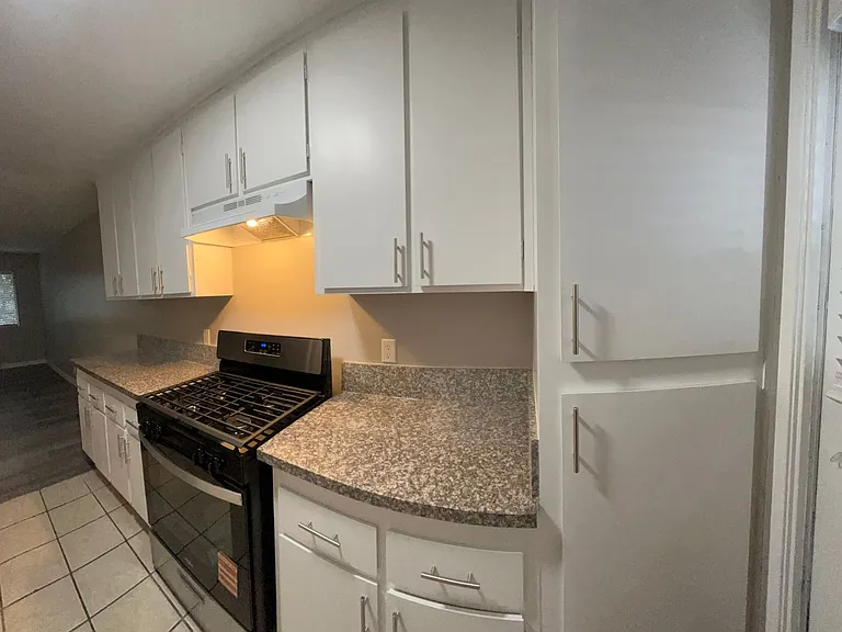 1769 Daly-Grand Apartments — Photo 9