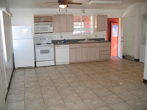 Open kitchen floor plan