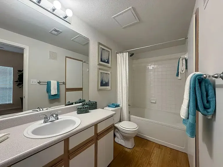 Indian Creek Apartments — Photo 26