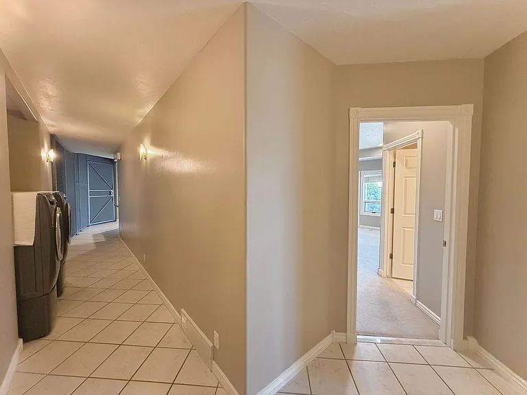 825 N Capitol Blvd — Photo 32