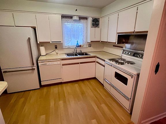 5th image of 21 Ritchie Rd