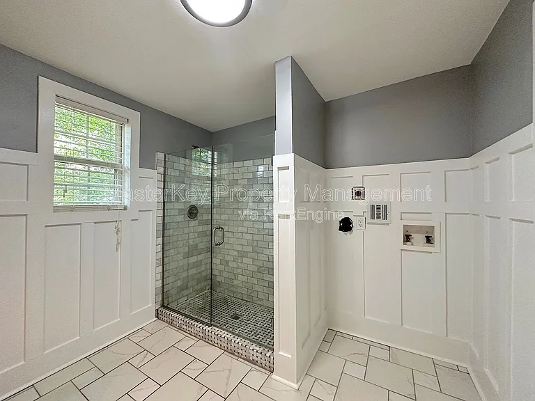 212 S State St — Photo 11