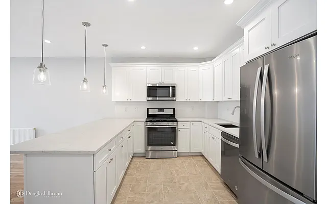 Rented by Douglas Elliman | media 15