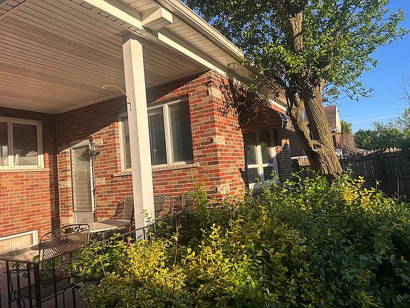 Private covered rear porch