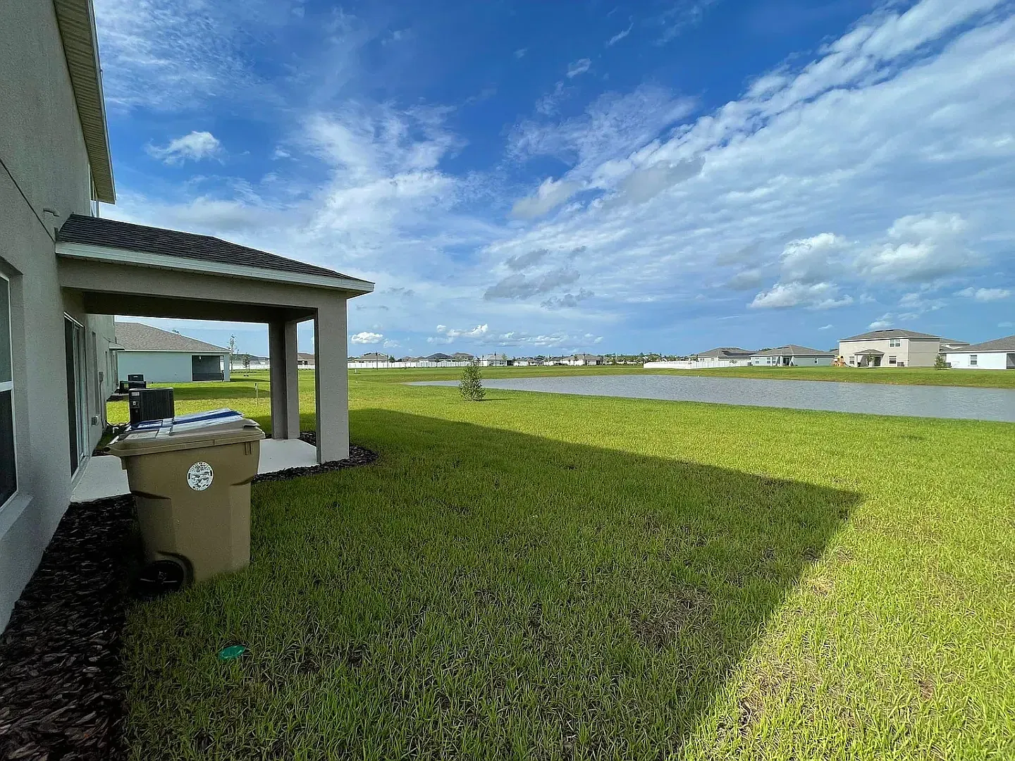 6 Bedroom single family water view home, new paint, new carpet. Located in Kissimmee! — Photo 4