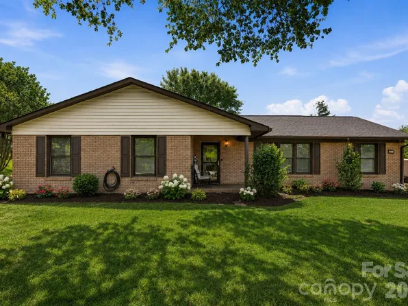 125 Southwood Park Rd, Mooresville, NC 28117