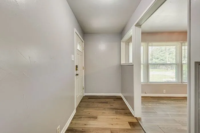 3 bed, 1.5 bath, 1573 sqft, $1,550 — Photo 4