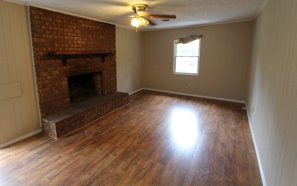 2nd image of 3021 Silverwood Dr