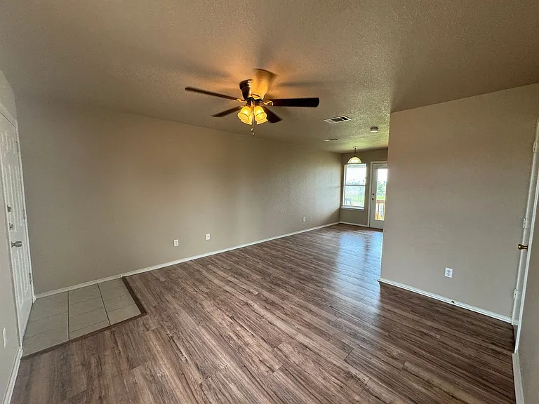 5702 Greengate Dr — Photo 63