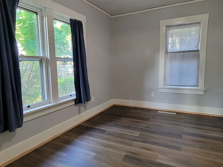 2421 W Madison Ave — Photo 7