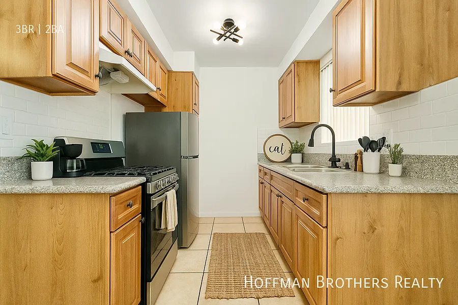 6561 Fulton Ave #13