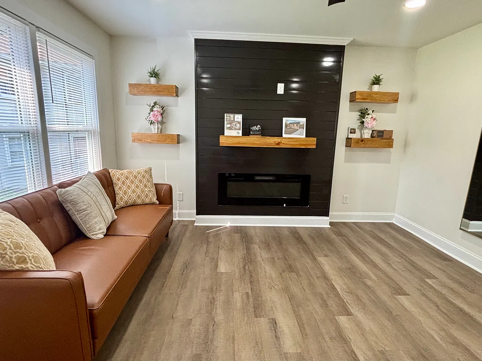 1 bed, 2000 sqft, $1,400 — Photo 2