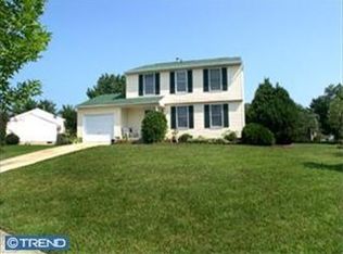 2 Decatur Ln, Sicklerville, NJ 08081