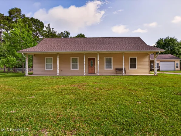 1200 Taranto St, Waveland, MS 39576