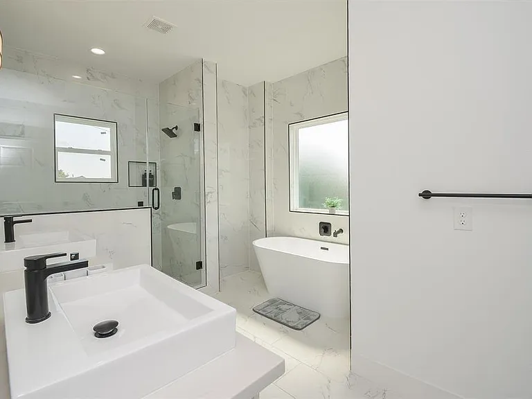 2620 McIlhenny St — Photo 15