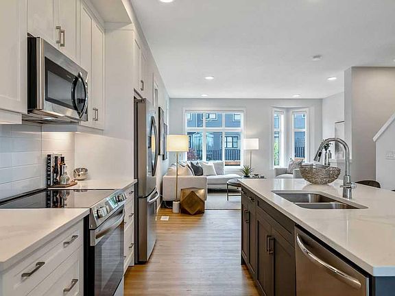 5th image of 86 Spring Willow Way SW