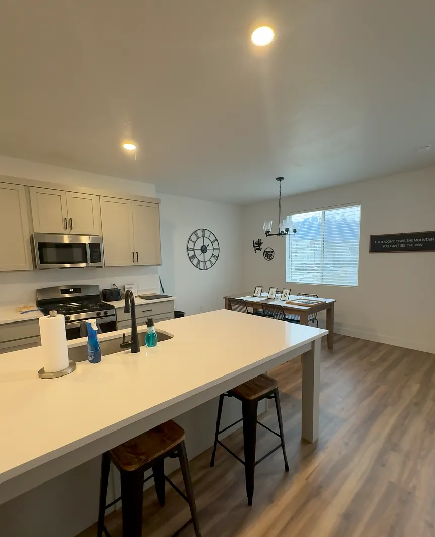 Building Photo - 539 W 1860 N