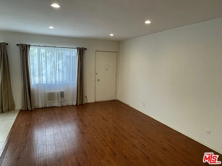 1400 N Fairfax Ave — Photo 29