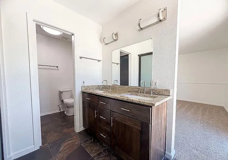 1304 W Alamo Dr — Photo 4