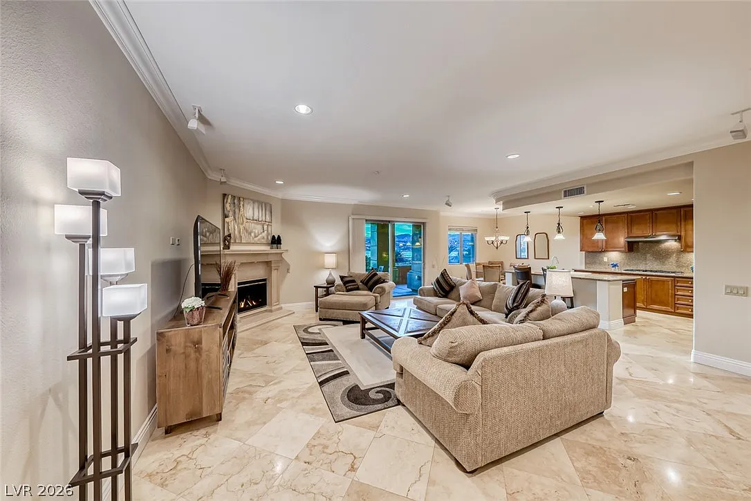 3 bed, 2.0 bath, 2392 sqft, $2,850 — Photo 2