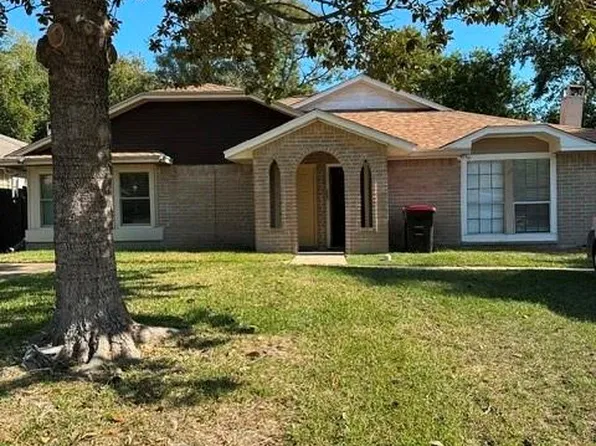 22310 Tree House Ln, Spring, TX 77373