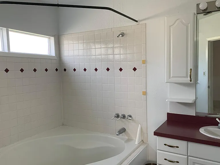 2519 Berkett Dr — Photo 2