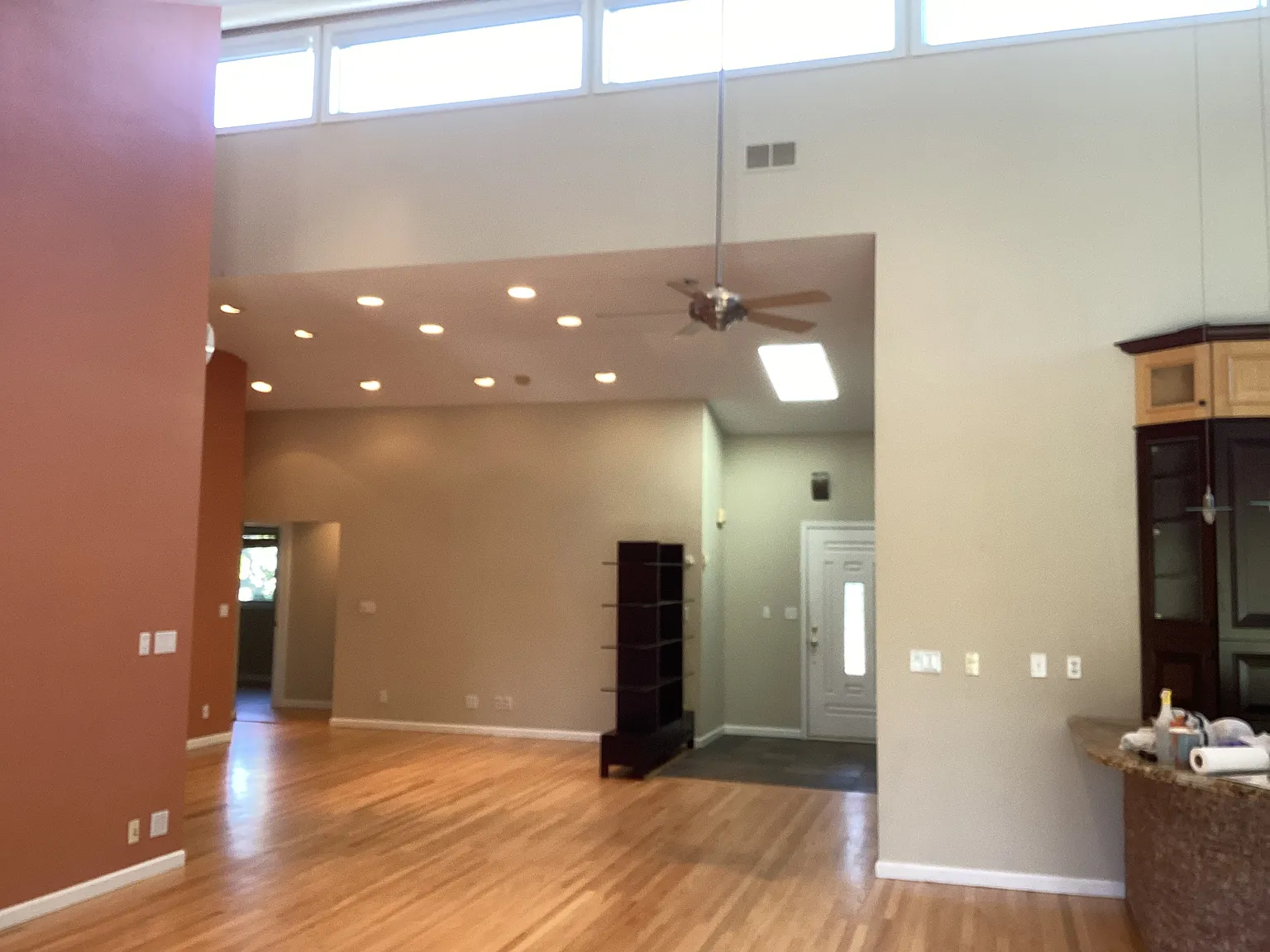4 bed, 2000 sqft, $5,600 — Photo 2