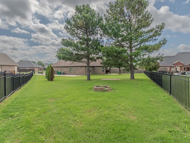 11049 Rausch Ct — Photo 38