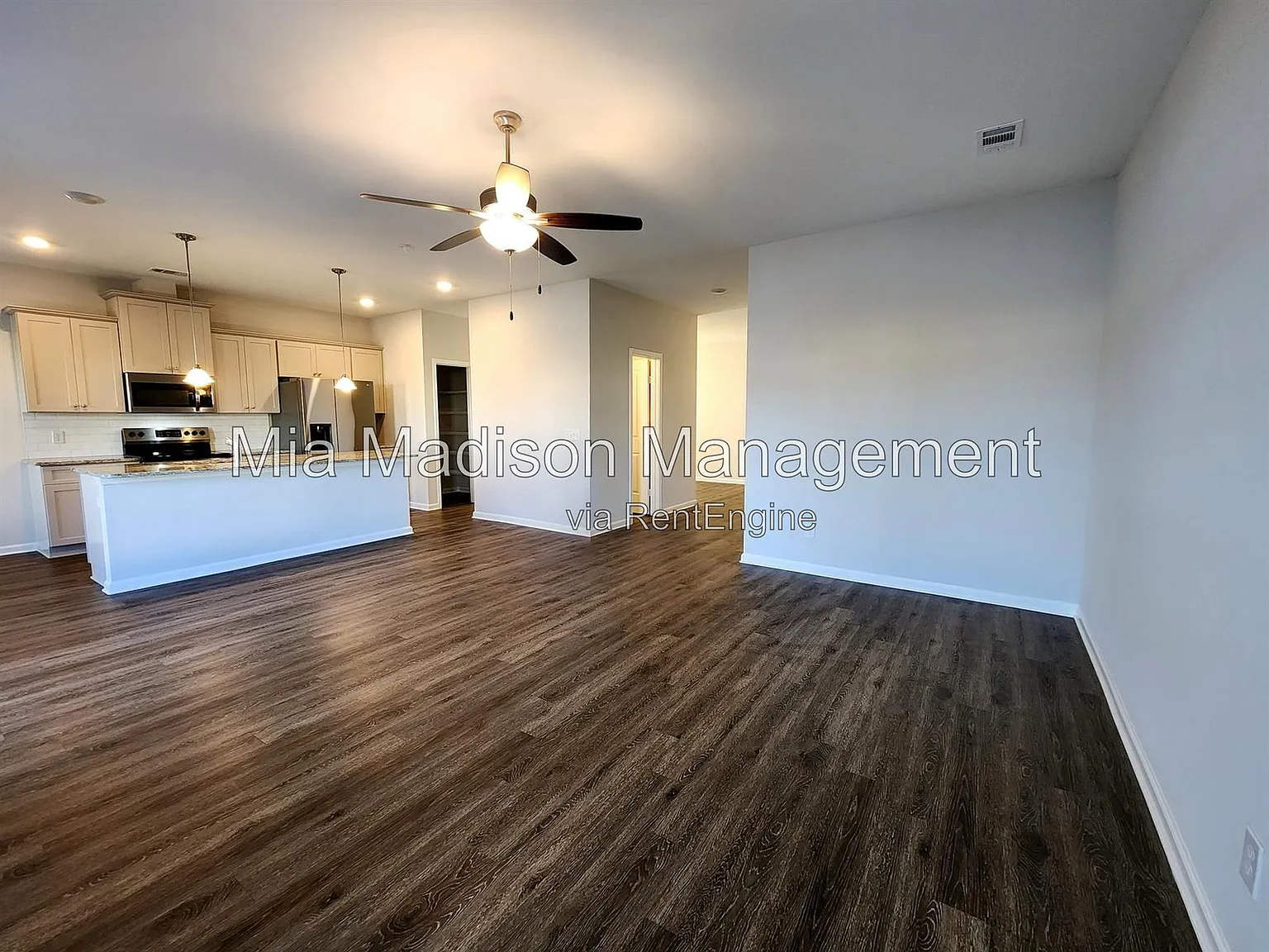 4 bed, 2.5 bath, 2271 sqft, $2,300 — Photo 4
