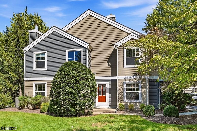 1st image of 81 Village Cir