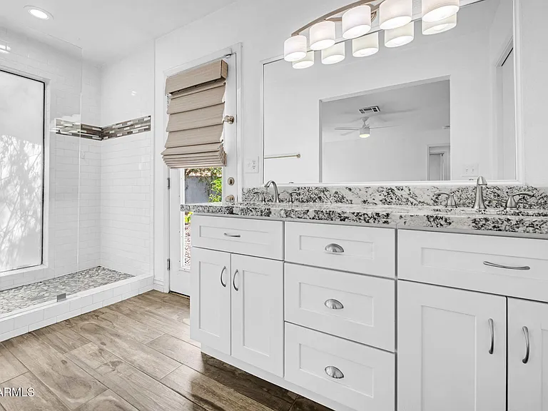 5219 E Winchcomb Dr — Photo 18