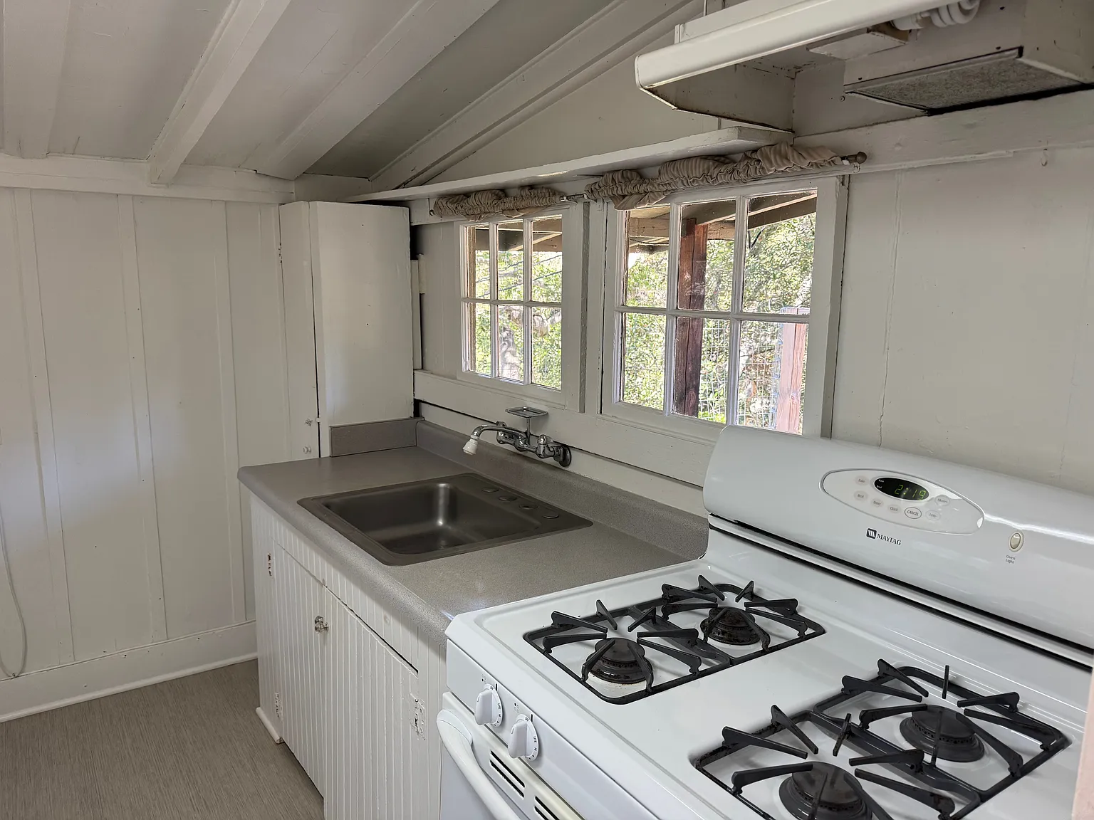 Studio, 375 sqft, $1,800 — Photo 4
