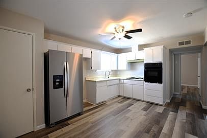 5th image of 301 N 85th Pl