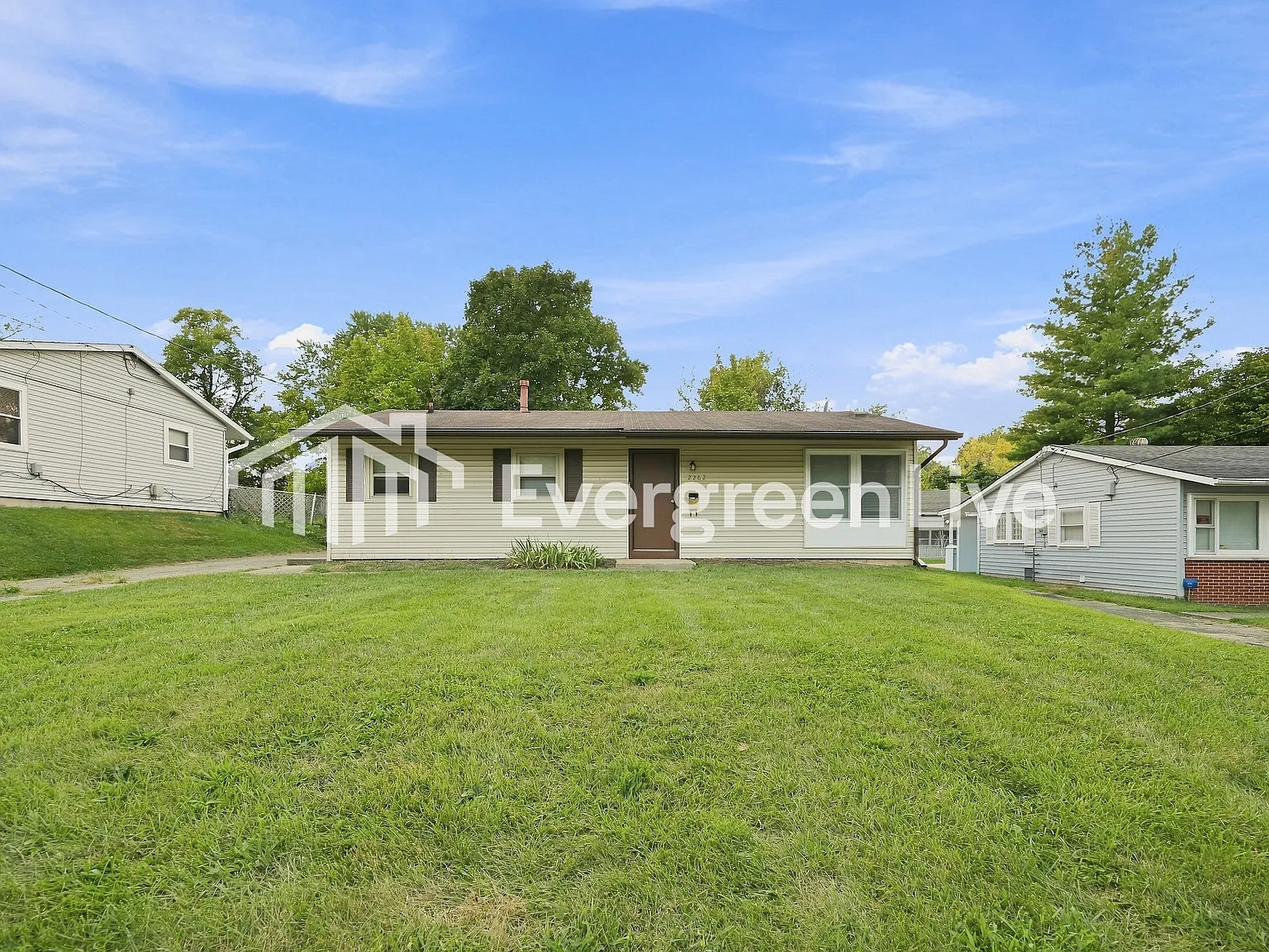 3 bed, 1.0 bath, 960 sqft, $1,345 — Photo 1