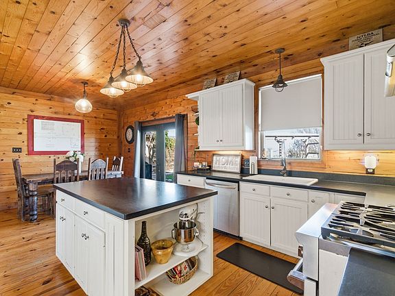 4th image of 2390 S Branch Rd