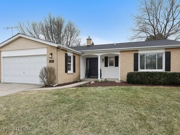 1346 Wilshire Dr, Naperville, IL 60540